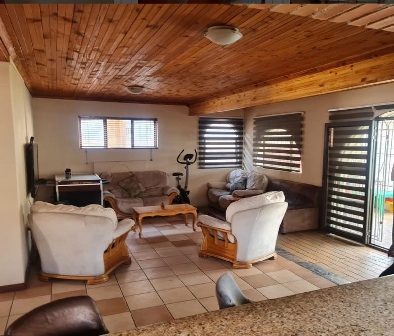 3 Bedroom Property for Sale in Goodwood Central Western Cape
